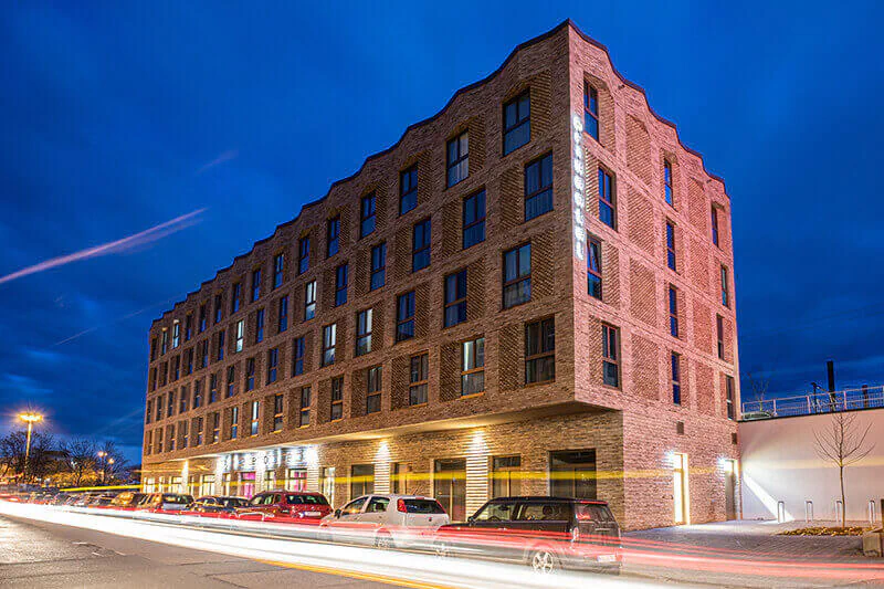 Das neue prizeotel befindet sich in unmittelbarer Nähe zum Erfurter Hauptbahnhof. Bildquelle: www.prizeotel.com Das neue prizeotel befindet sich in unmittelbarer Nähe zum Erfurter Hauptbahnhof. Bildquelle: www.prizeotel.com