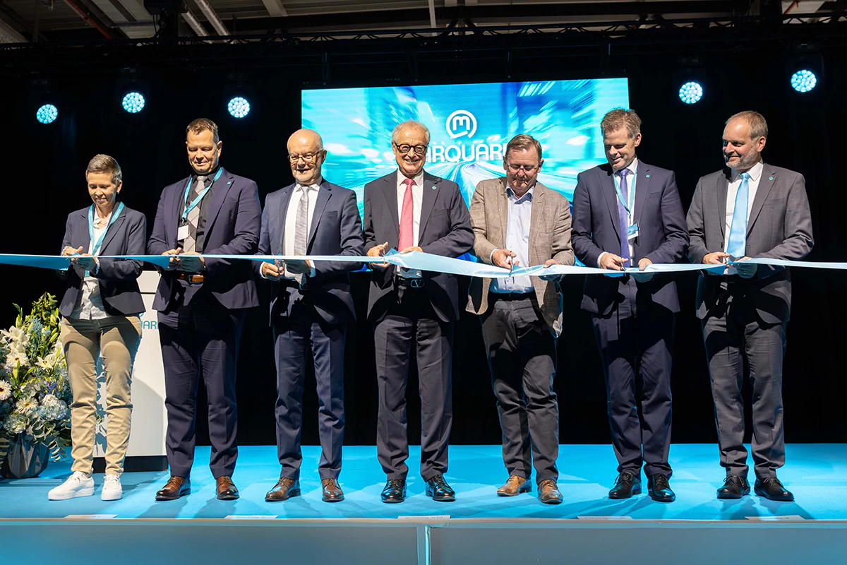 Photo: Marquardt With the symbolic cutting of the ribbon, Dr. Marquardt opened the new plant at Erfurter Kreuz industrial area together with the Minister President of the Free State of Thuringia, Bodo Ramelow.
