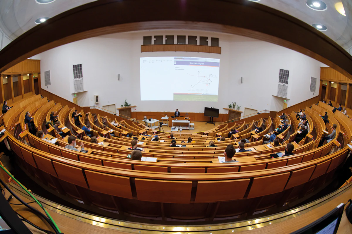 View of the large physics lecture hall. Photo: FSU Jena, Jens Meyer View of the large physics lecture hall.