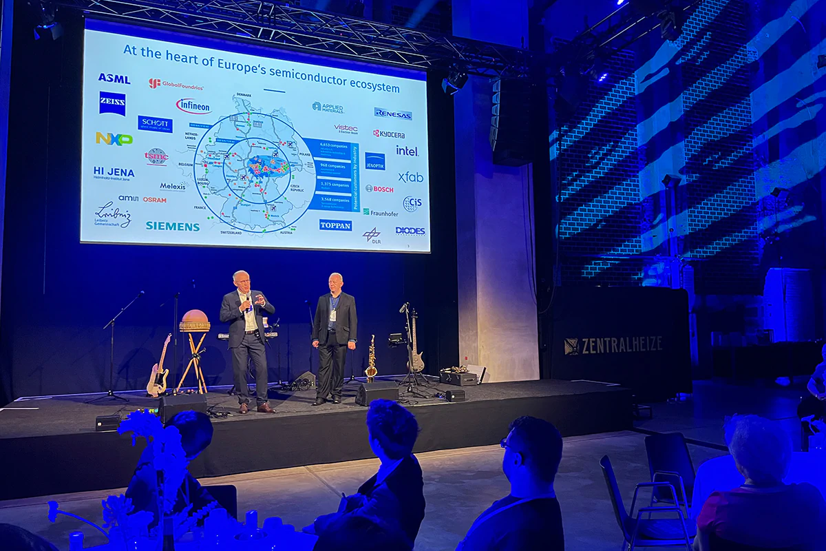 Herbert Stütz, Head of LEG department Economic Development, and Prof. Ortlepp, Managing Director of the CiS Research Institute for Microsensor Technology, at the conference dinner. Photo: LEG Thüringen/Innovative Thuringia Herbert Stütz, Head of LEG department Economic Development, and Prof. Ortlepp, Managing Director of the CiS Research Institute for Microsensor Technology, at the conference dinner.