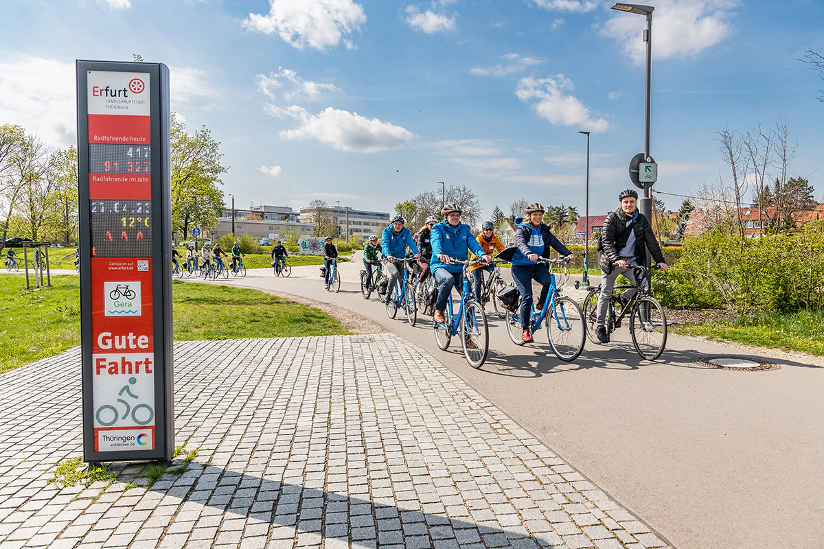 Photo: Daniel Santana Cyclist on a bike path