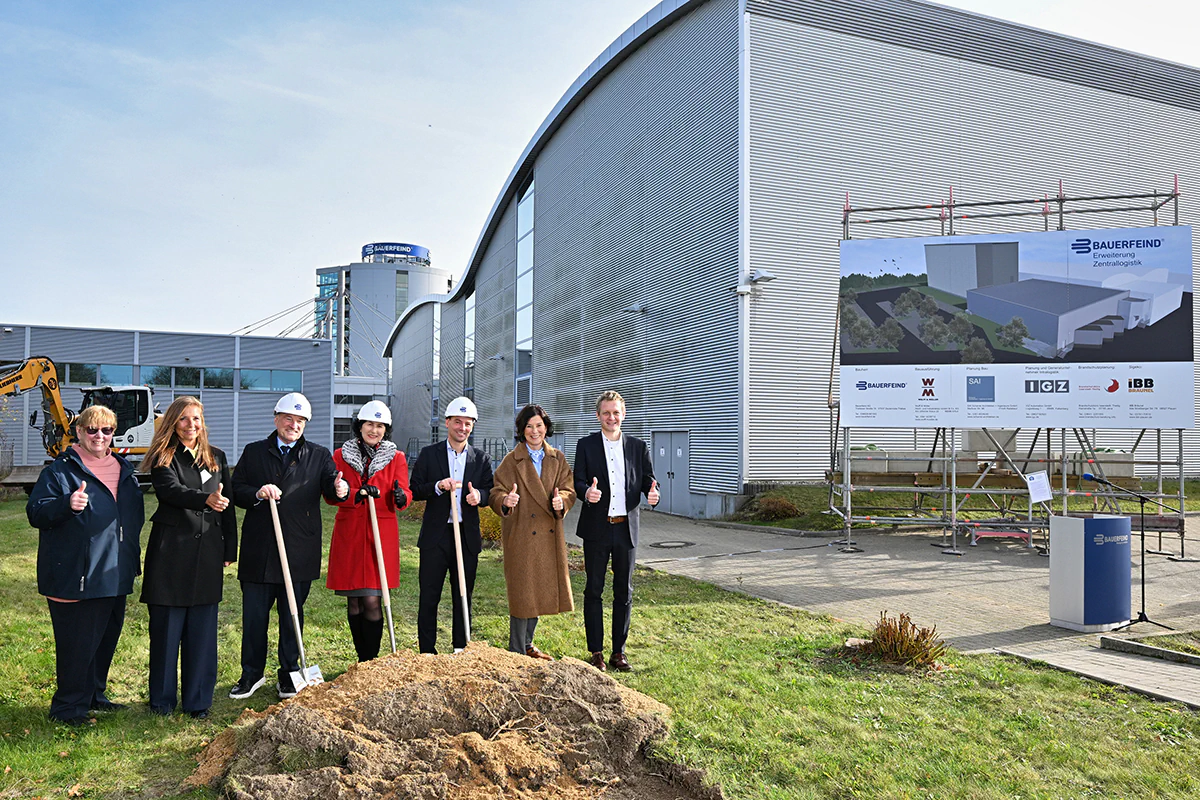 Bild: Bauerfeind Startschuss für eine Millioneninvestition in Zeulenroda – Thüringer Wirtschaftsministerin Colette Boos-John, 2.v.r. und Rainer Berthan, Vorstandsvorsitzender Bauerfeind, 3.v.l. mit weiteren Projektbeteiligten.